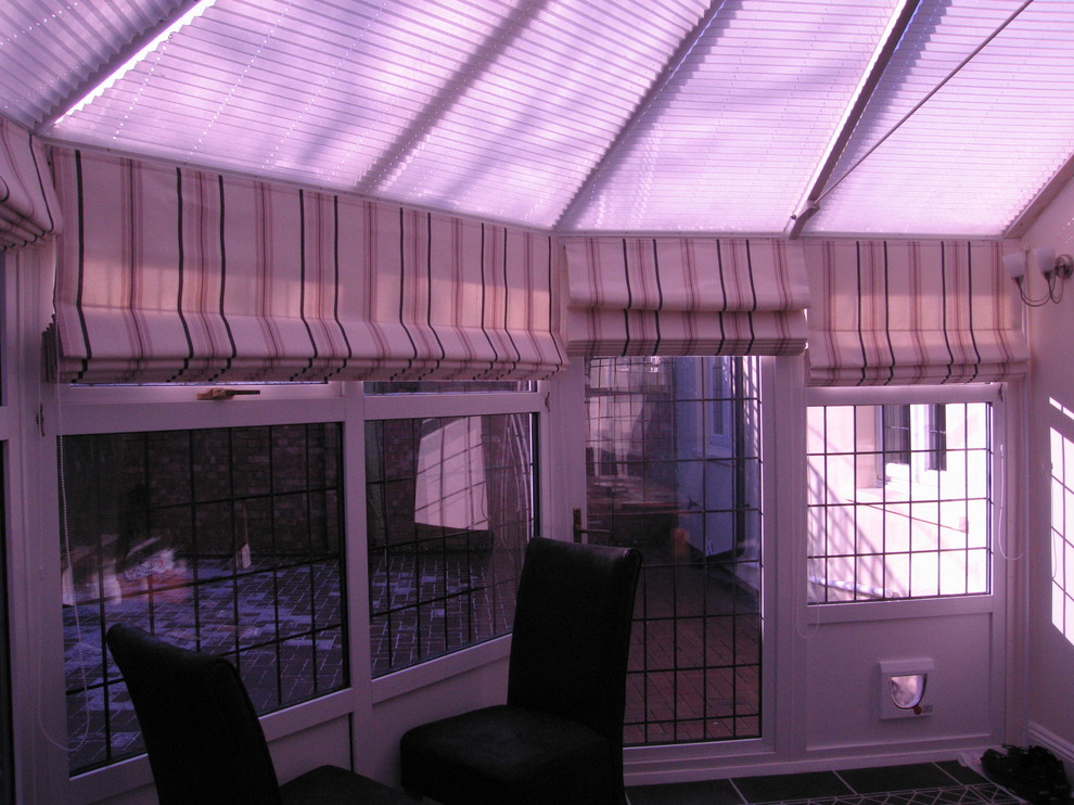 Photo of a traditional sunroom in Hampshire.