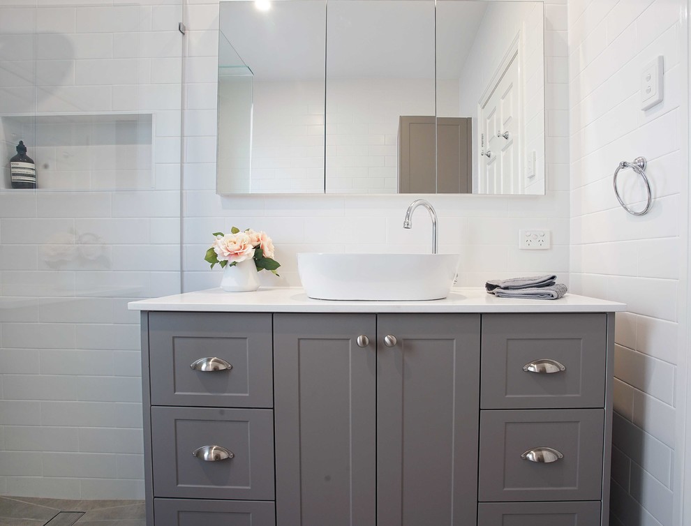 Inspiration for a mid-sized contemporary bathroom in Melbourne with a corner shower and subway tile.