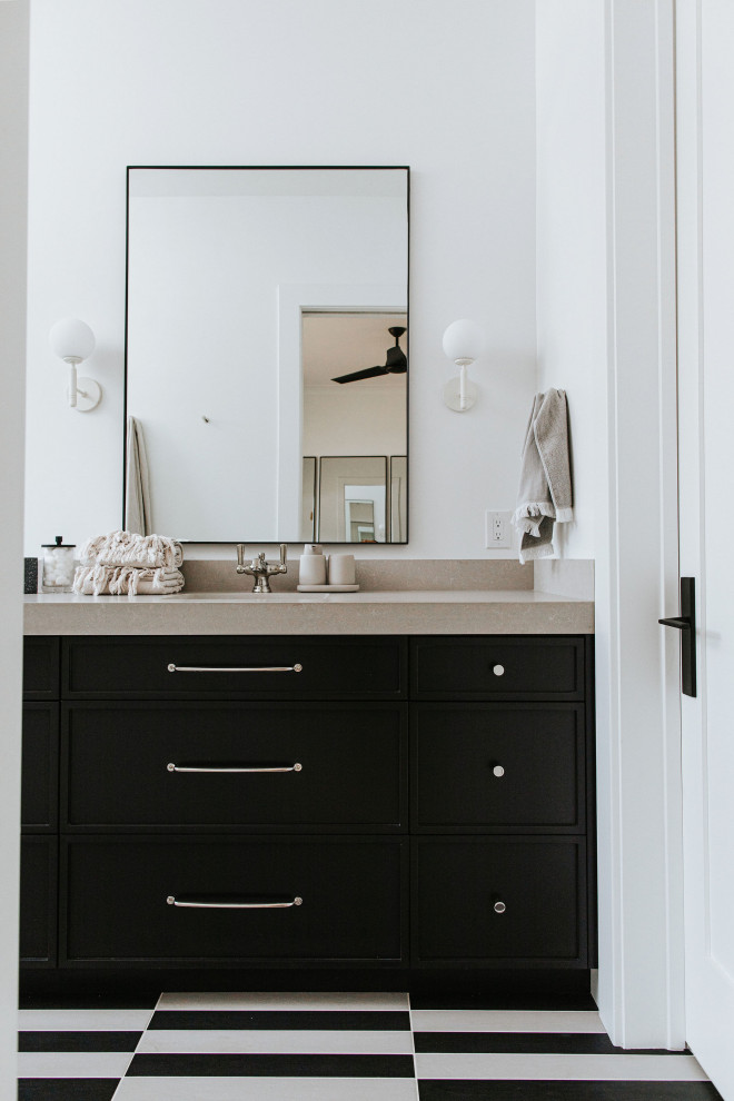 Example of a transitional bathroom design in Phoenix