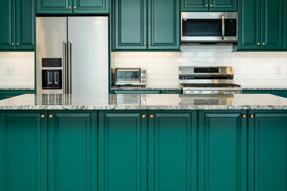 Kitchen - transitional kitchen idea in Indianapolis