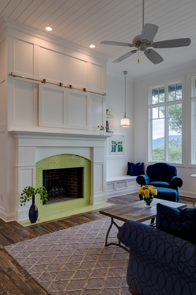 Example of an arts and crafts home design design in Other