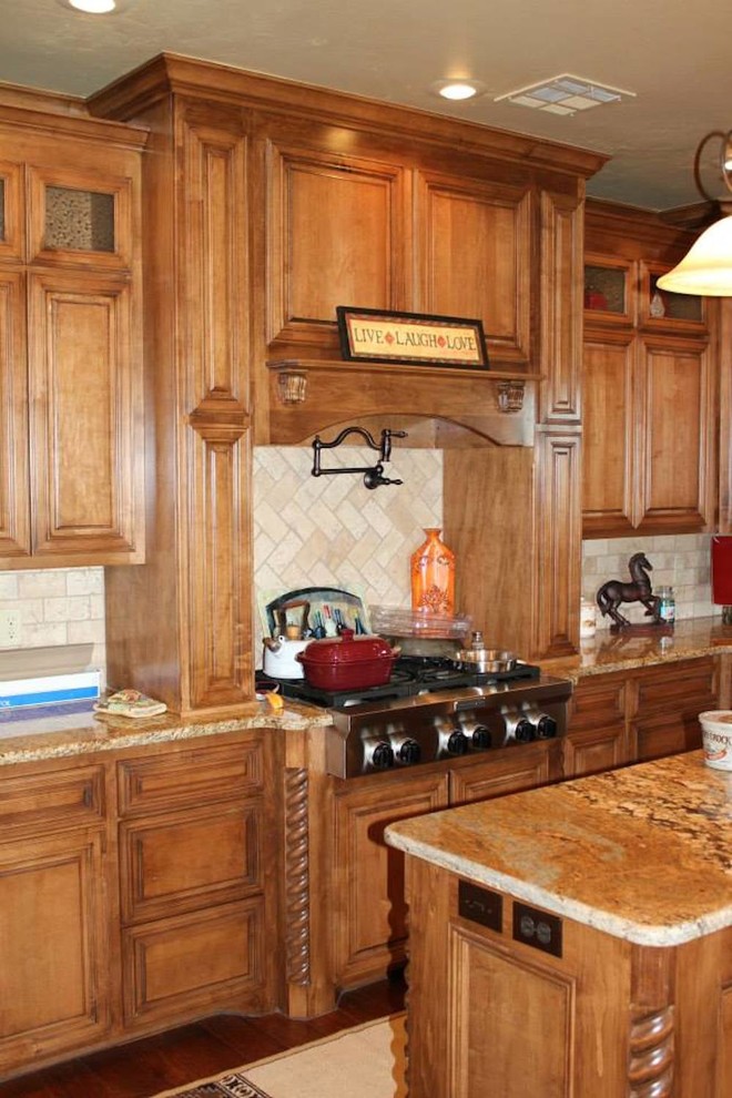 Inspiration for a traditional kitchen in Oklahoma City with medium wood cabinets and beige splashback.