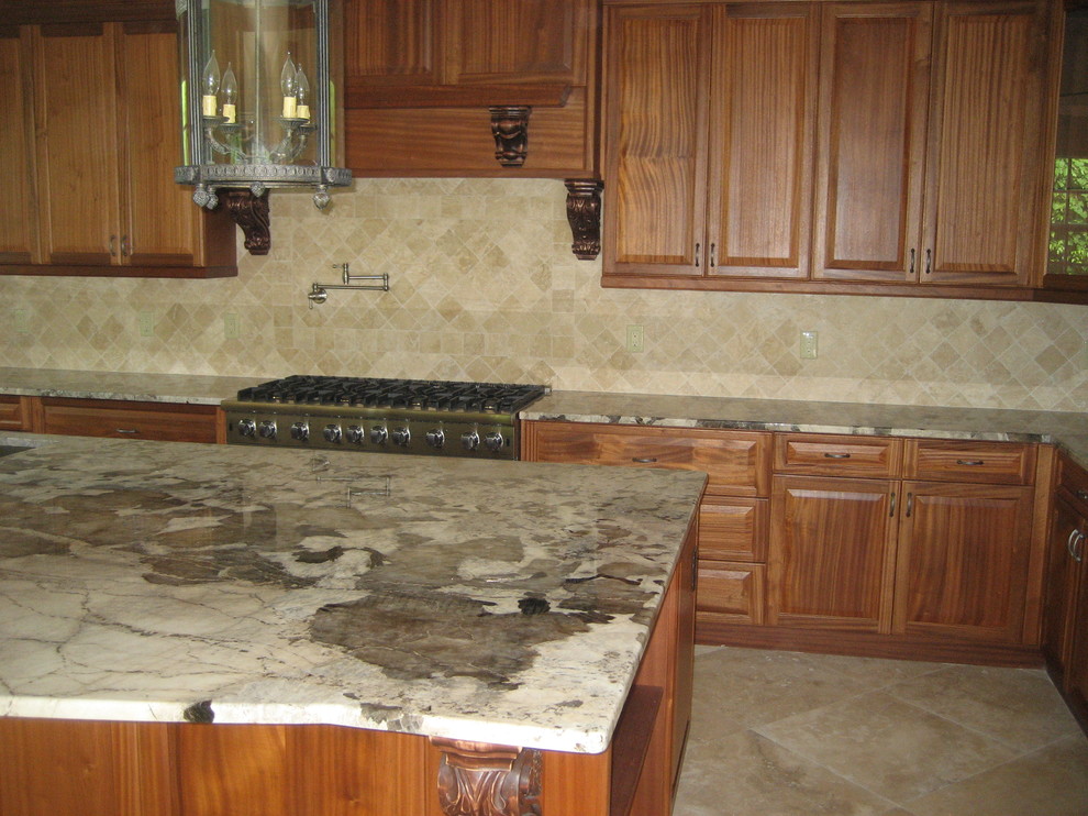 Kitchen - kitchen idea in Miami