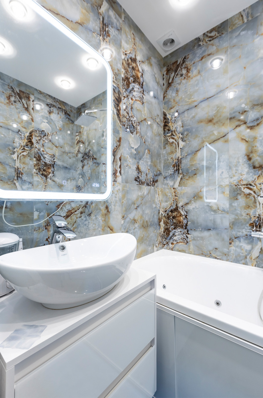 "Всплески жизни". Дизайн 3-х комнатной квартиры в современном стиле.