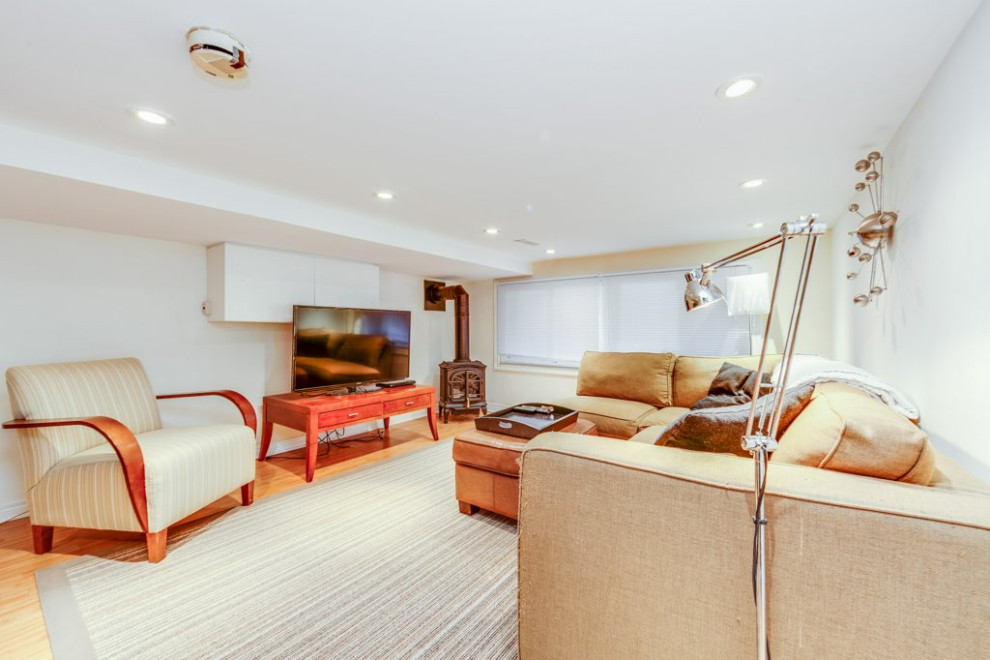 Inspiration for a transitional basement remodel in Toronto