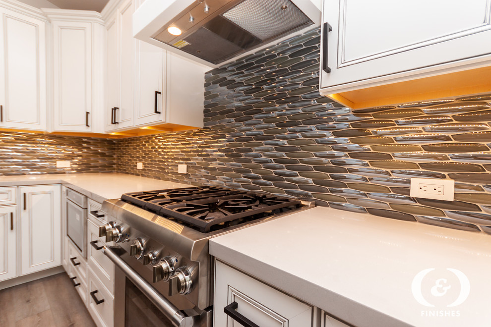 Kitchen - transitional kitchen idea in Phoenix