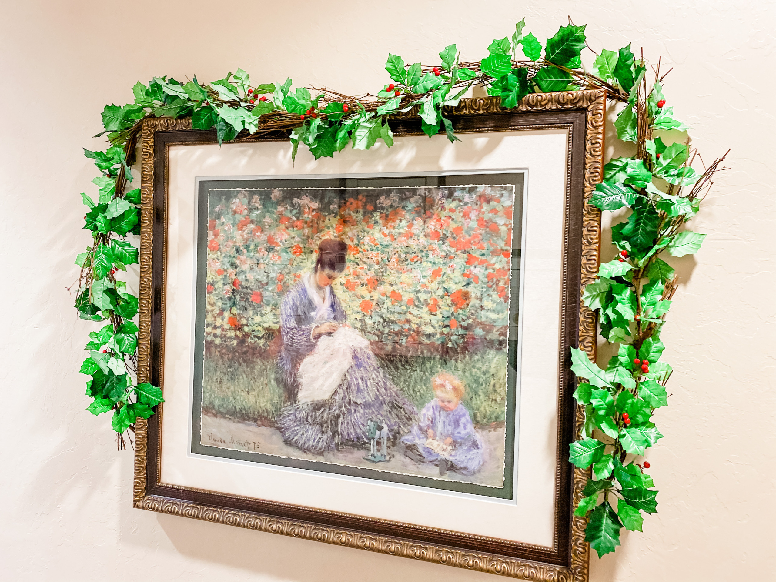 Tomlinson Farmer's Insurance Christmas Decor