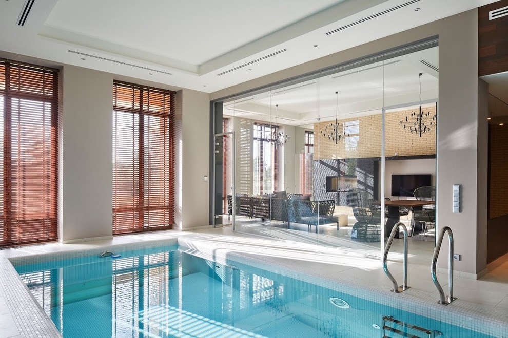 Contemporary rectangular pool in Moscow.