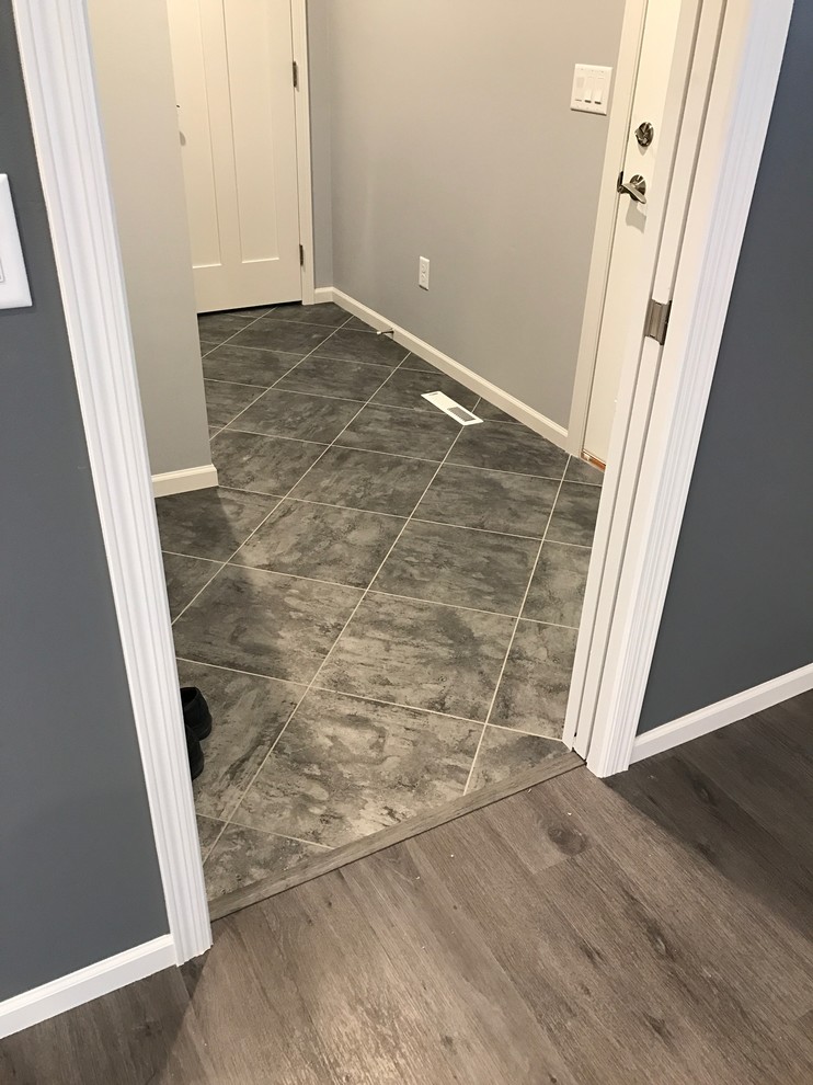 Entryway - transitional entryway idea