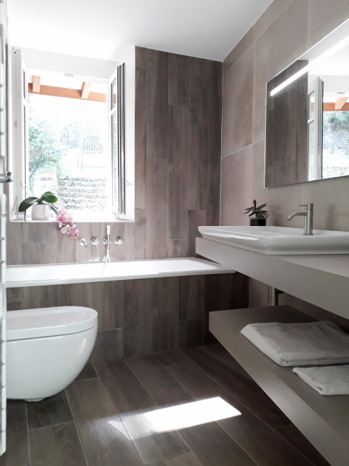 Rustic Wood-Look Tile in a Modern Bathroom