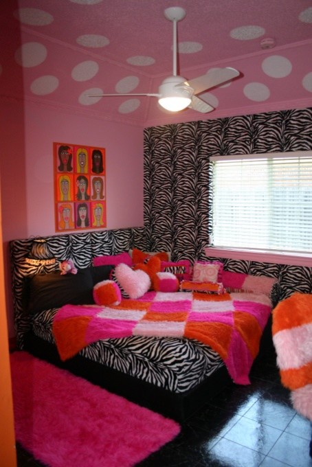 Mid-sized eclectic kids' room in Dallas with pink walls and linoleum floors for girls.