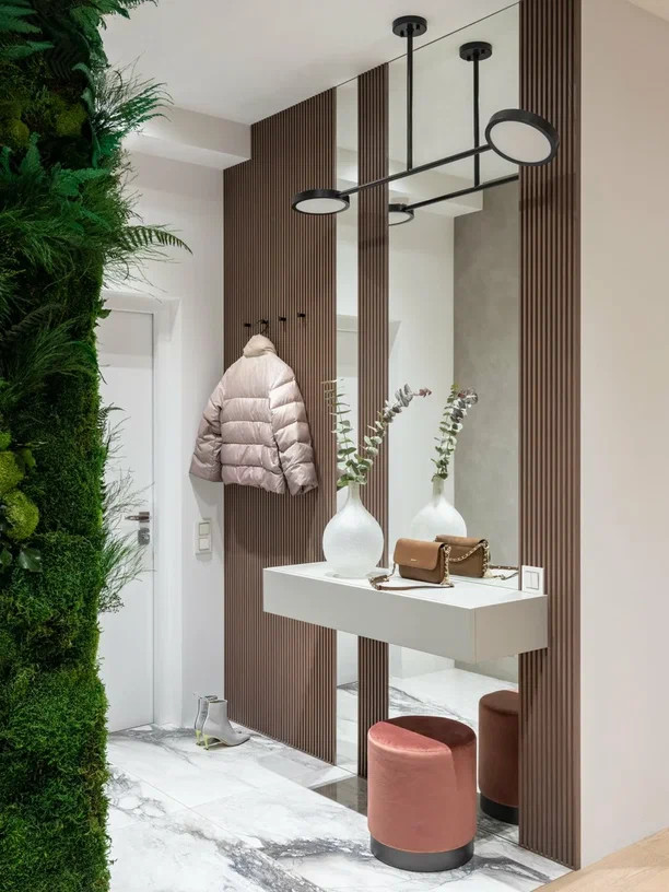 Пуф в прихожей