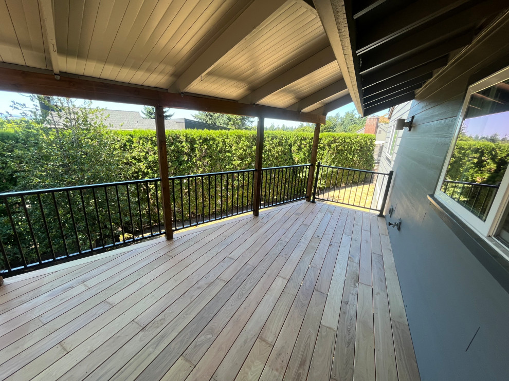 Design ideas for an arts and crafts backyard deck in Other with metal railing.
