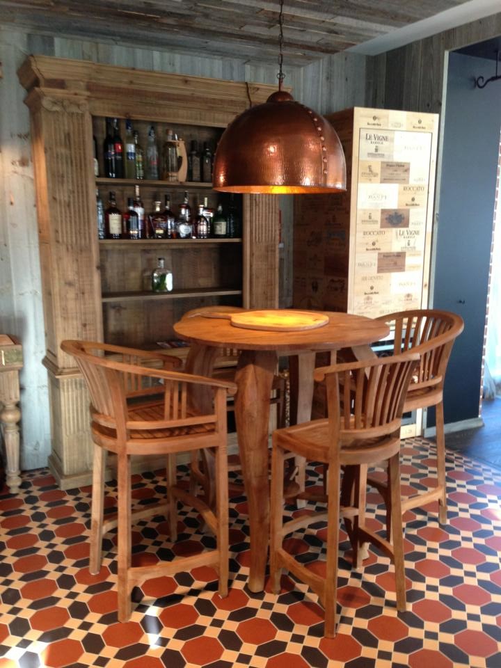 Переделка интерьера в коттедже,  со стиля минимализм на стиль стиль кантри