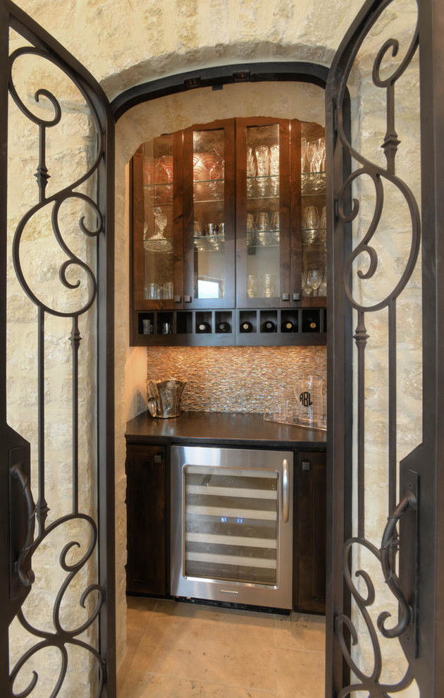 This is an example of a transitional home bar in Austin.