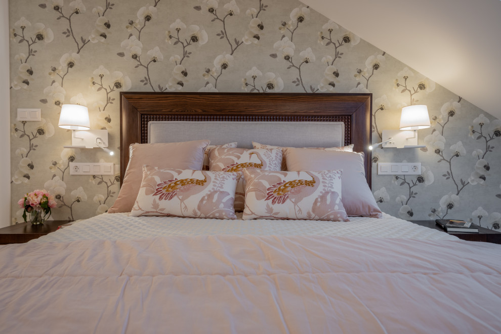 Atico "capricho" con algunos muebles de familia.