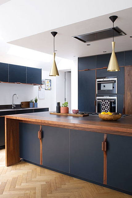 7 Ways To Pair Dark Kitchen Cabinets With Dark Counters