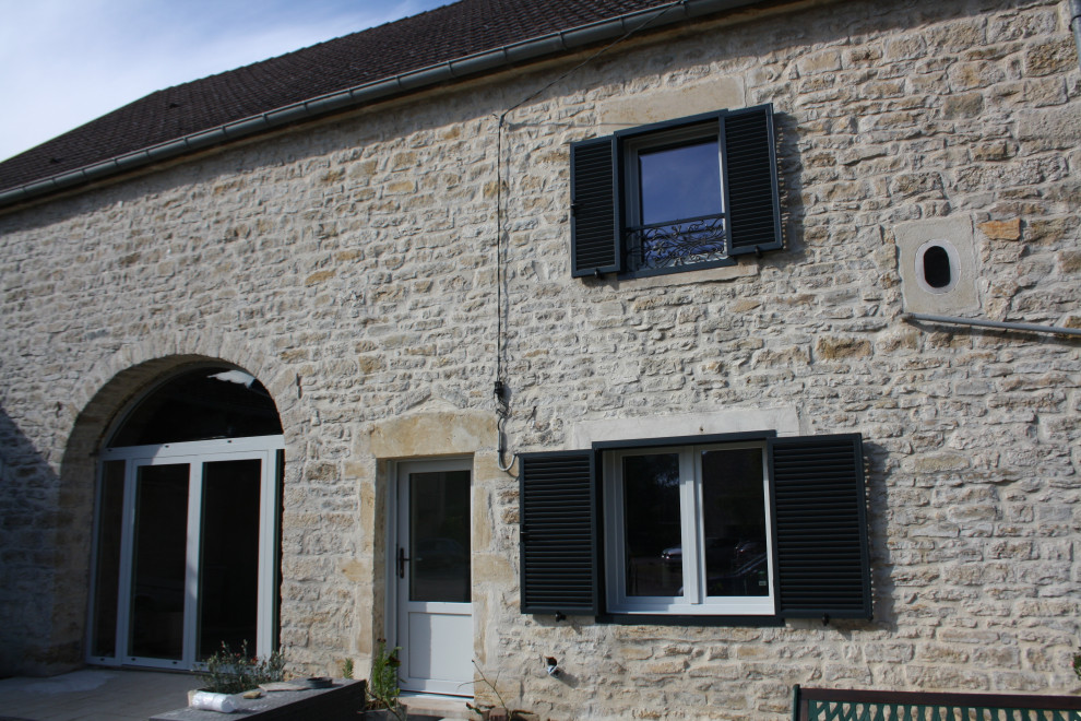 This is an example of a transitional exterior in Dijon.