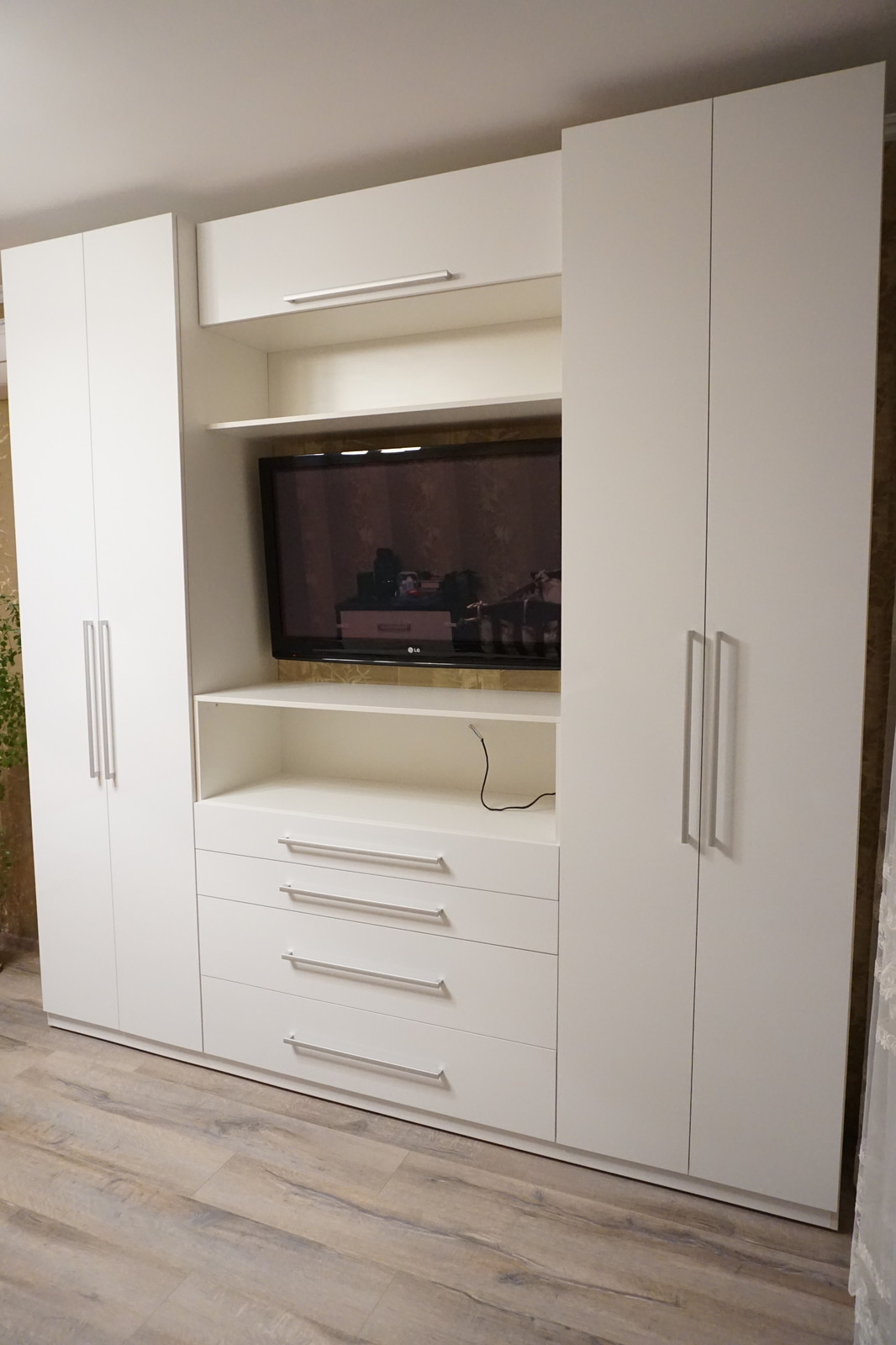 Шкафы, гардеробные