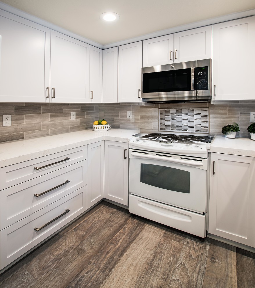 Transitional kitchen photo in Orange County