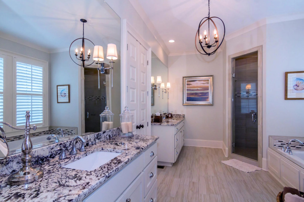 Bild på ett mellanstort amerikanskt flerfärgad flerfärgat en-suite badrum, med skåp i shakerstil, vita skåp, ett badkar i en alkov, våtrum, flerfärgad kakel, blå väggar, ett undermonterad handfat, brunt golv och dusch med gångjärnsdörr