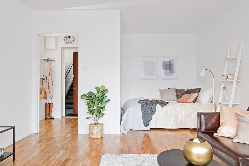 This is an example of a scandinavian bedroom in Stockholm.