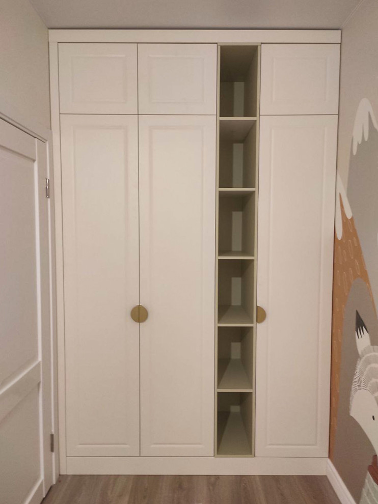 Распашные шкафы