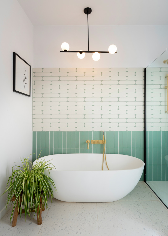 Esempio di una stanza da bagno contemporanea