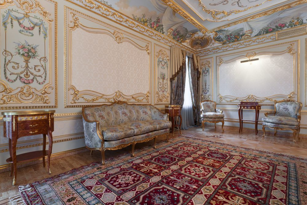 Главная спальня загородного дома в стиле Барокко