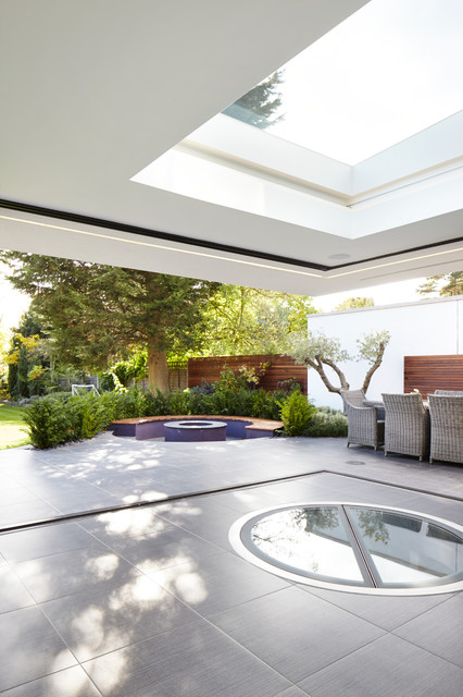 Chigford Contemporary Large Garden contemporary-garden