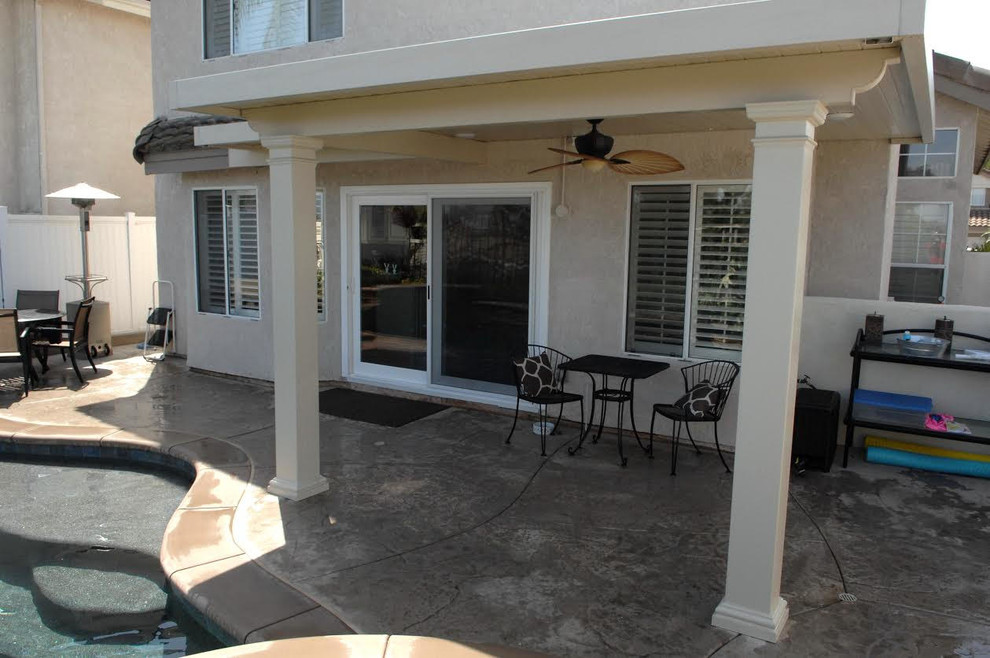 Example of a mid-sized transitional backyard concrete paver and custom-shaped lap hot tub design in Orange County