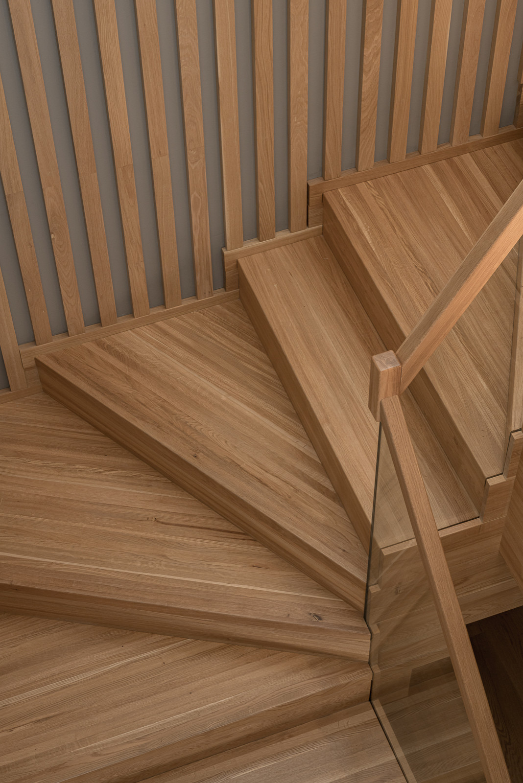 Мебельное наполнение загородного дома. "Родовое гнездо" отца и двух сыновей.