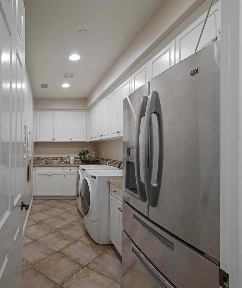 Example of a transitional home design design in Orange County