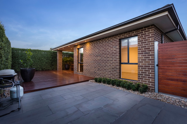 60 Bushlark contemporary-traedgaard