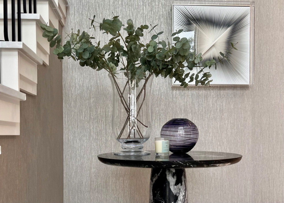 Example of a transitional home design design in Houston