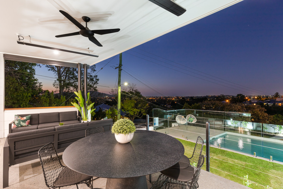 Inspiration for a contemporary patio in Brisbane.
