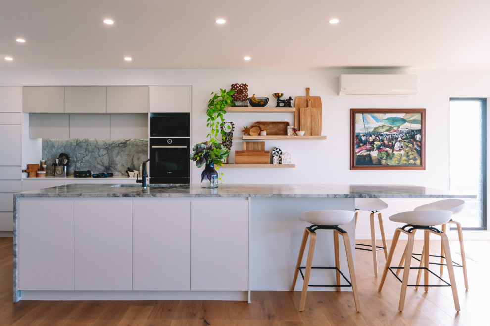Inspiration for a contemporary kitchen in Sunshine Coast.