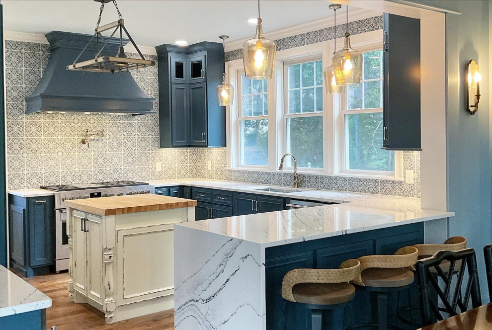 Kitchen - transitional kitchen idea