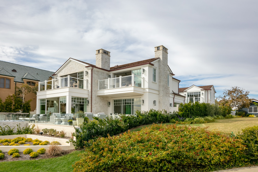 Transitional home design photo in Orange County
