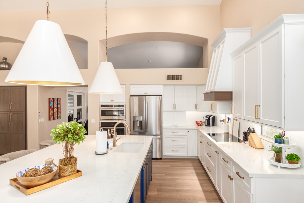 Example of a transitional kitchen design in Phoenix