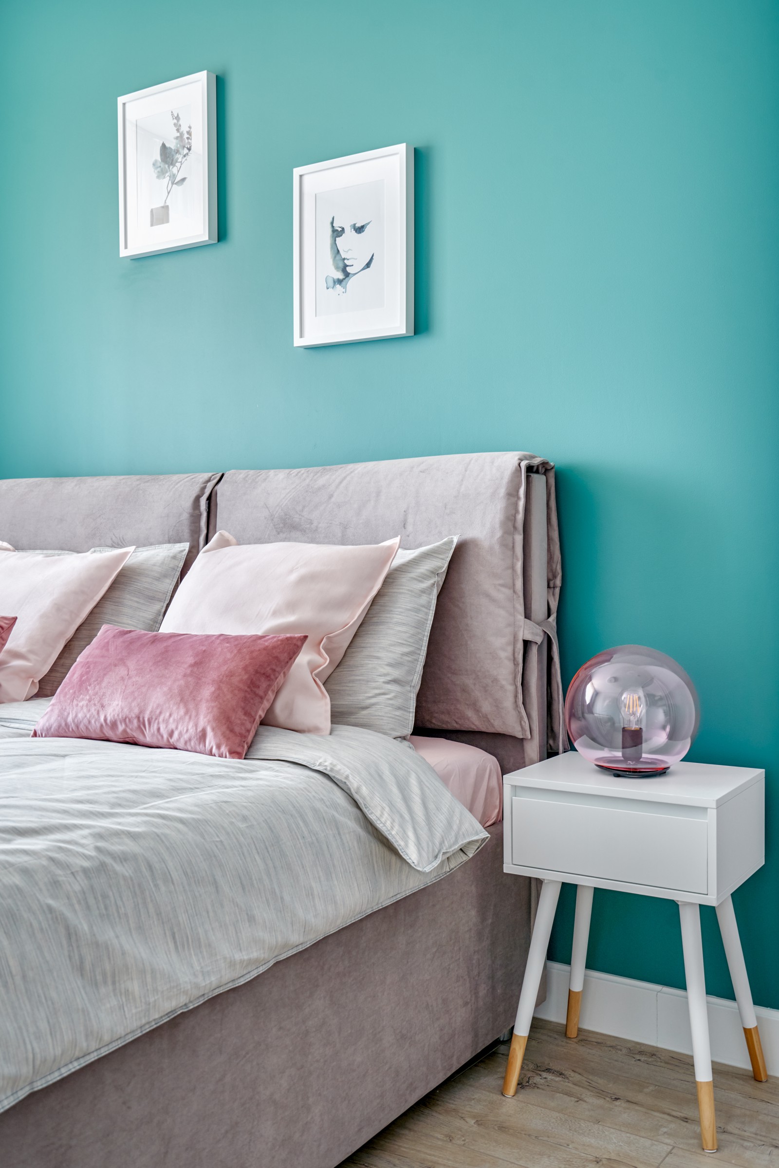 На берегу лесного ручья