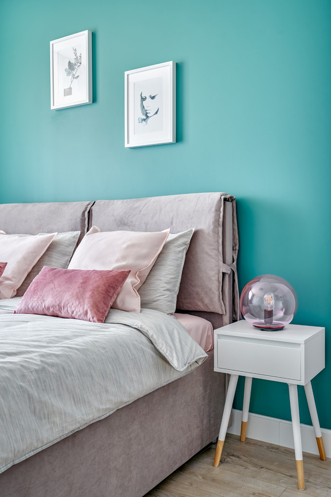 На берегу лесного ручья