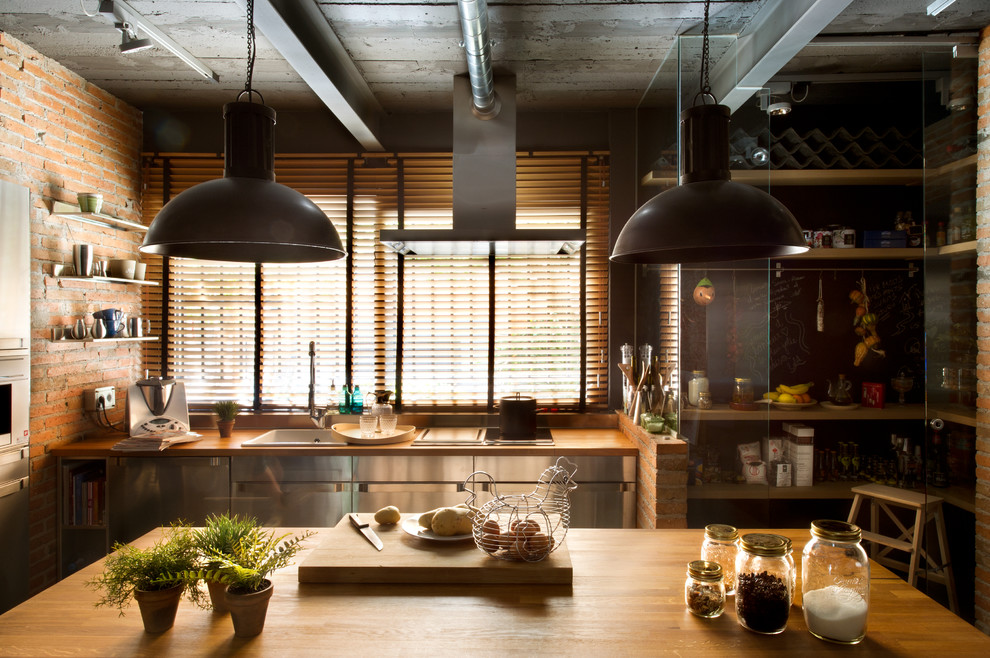 Inspiration for an industrial kitchen in Madrid.