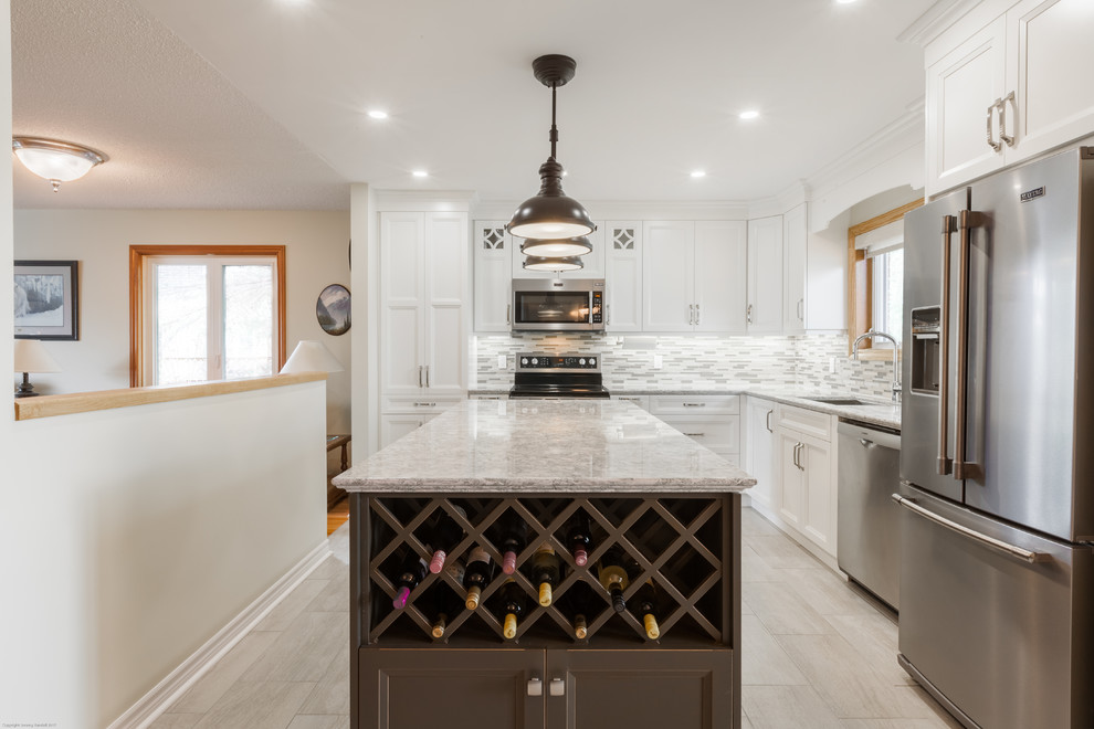 Kitchen - transitional kitchen idea in Toronto