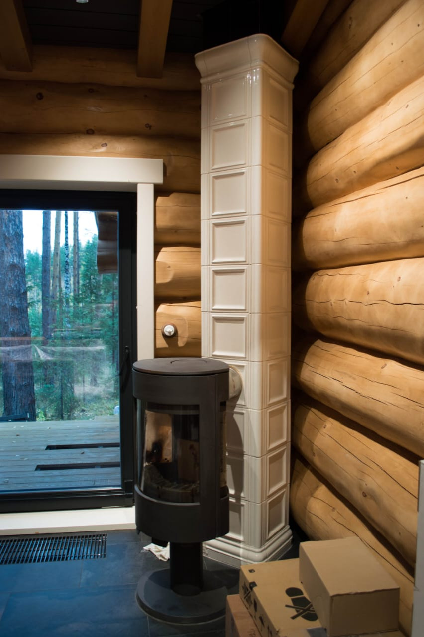 Отделка дымохода изразцами