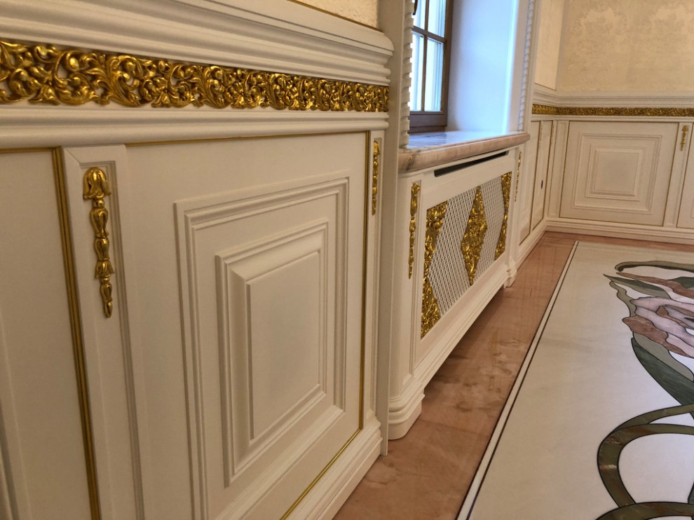 Панели с дверьми.