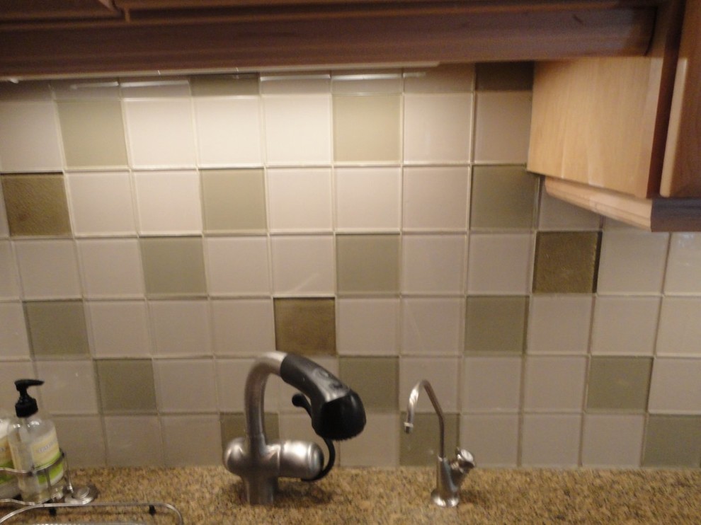 Example of a transitional kitchen design in Chicago