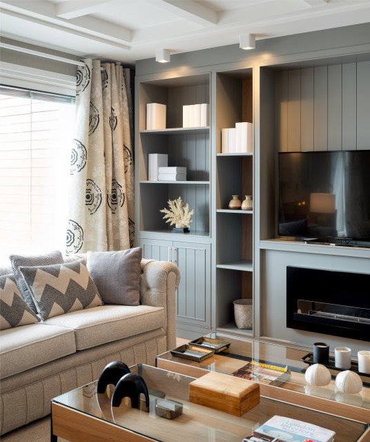 Piso con buhardilla para una familia transitional-living-room