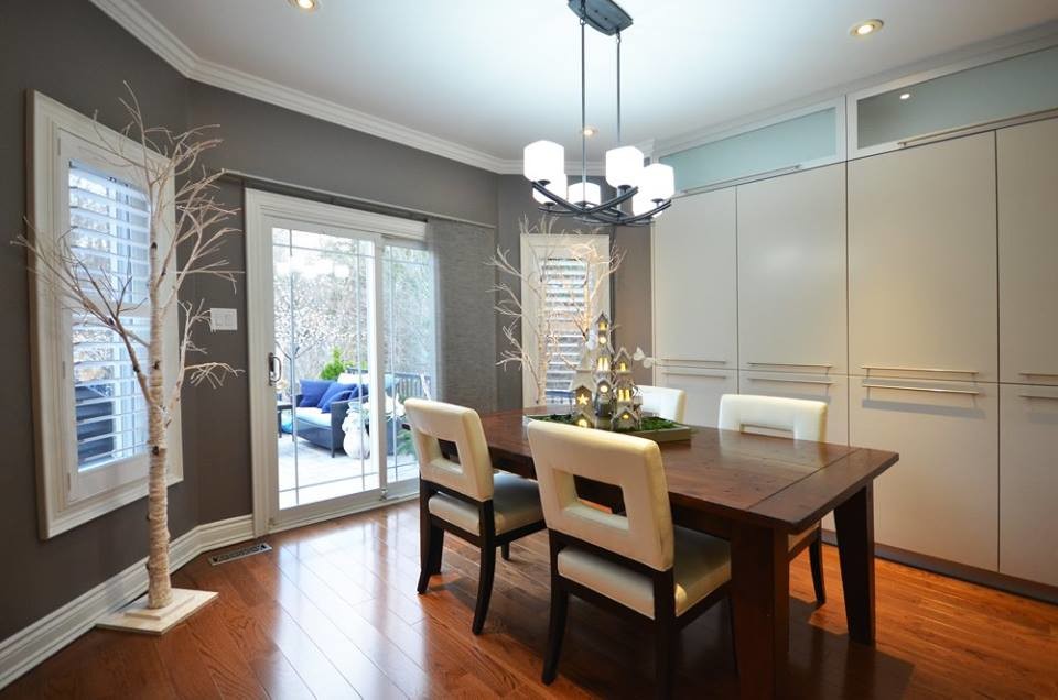 Transitional home design photo in Toronto