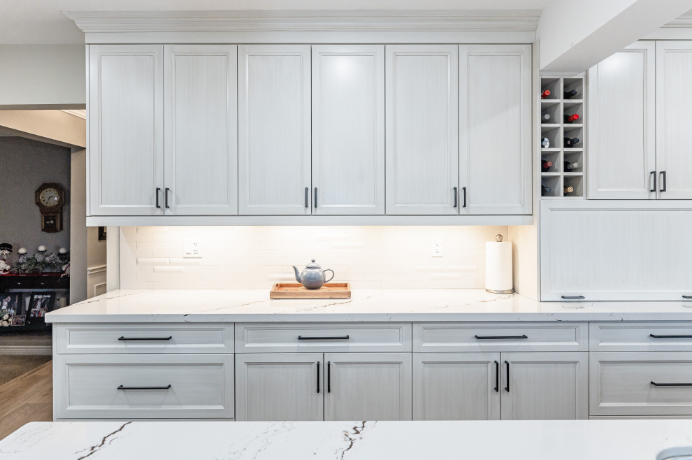 Kitchen - transitional kitchen idea